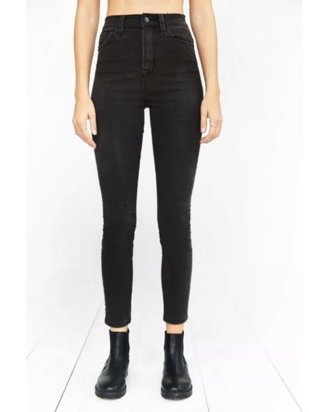 BDG URBAN OUTFITTERS TWIG HIGH RISE CROPPED SIZE 27
